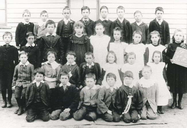 Students at Mt Cole school, 1902 